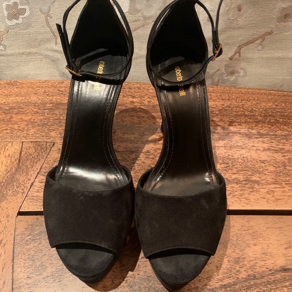 ***SOLD****Roberto Cavalli pumps.  Authentic. - Picture 2 of 6